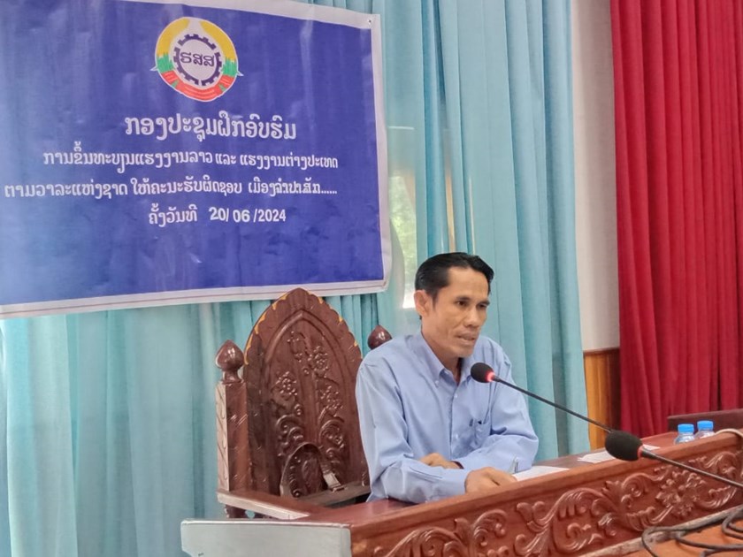 ຈຳປາສັກອົບຮົບການຂຶ້ນທະບຽນແຮງງານລາວ ແລະ ແຮງງານຕ່າງປະເທດ