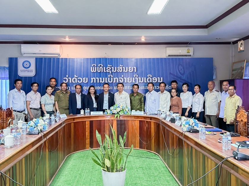 ອຸທຸມພອນ ເຊັນສັນຍາເບີກຈ່າຍເງິນເດືອນຜ່ານລະບົບທະນາຄານ