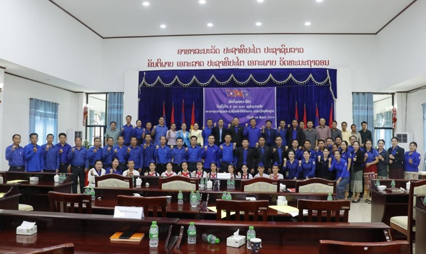 ຊາວໜຸ່ມ ແຂວງໄຊສົມບູນ ຮັບໃບຢັ້ງຢືນ ຂະບວນການແຂ່ງຂັນ 4 ບຸກ ແລະ ທຸງໄຊນໍາໜ້າ