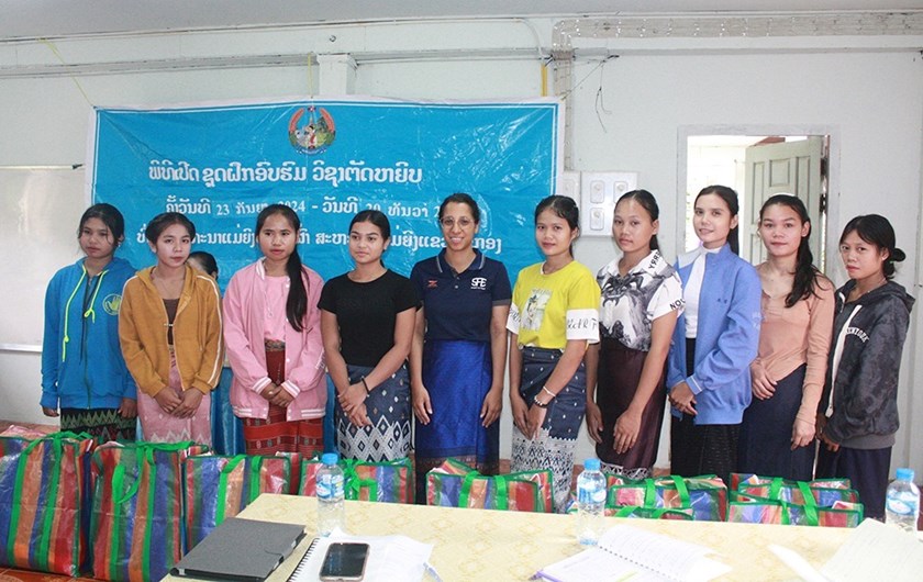 ສະຫະພັນແມ່ຍິງແຂວງເຊກອງ ຈັດຝຶກອົບຮົມວິຊາຕັດຫຍິບ