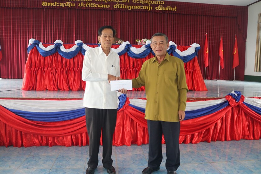 ເຈົ້າແຂວງບໍ່ແກ້ວ ພົບປະໂອ້ລົມອາດີດການນຳ ຢູ່ເມືອງຫ້ວຍຊາຍ