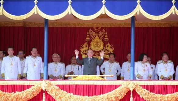 ກຳປູເຈຍ ສະເຫຼີມສະຫຼອງຄົບຮອບ 20 ປີ ການຂຶ້ນຄອງລາດຂອງພະມະຫາກະສັດ