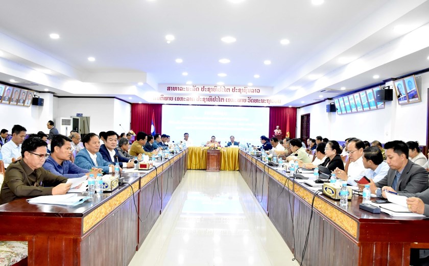 ຫຼາຍພາກສ່ວນ ຮັບຟັງການປະເມີນປະຕິບັດກົດໝາຍວ່າດ້ວຍລັດຖະບານ ທີ່ຕິດພັນກັບແຂວງສະຫວັນນະເຂດ ແລະ ແຂວງຄຳມ່ວນ