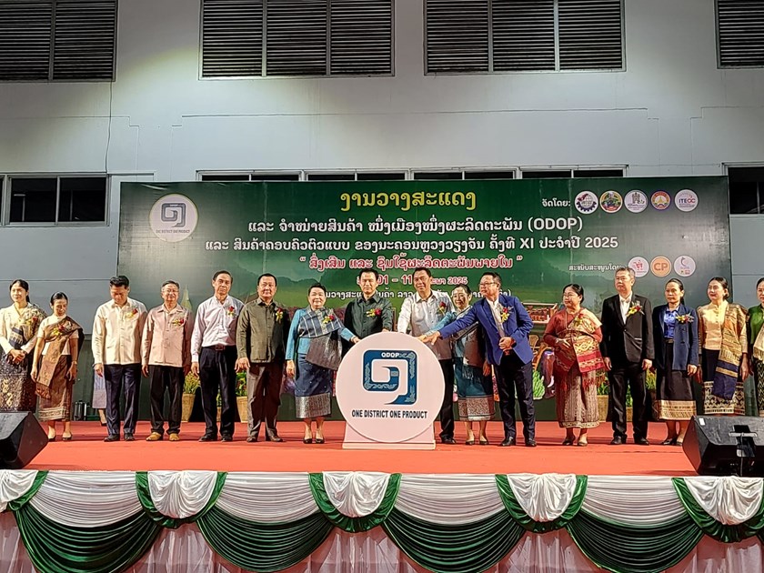 ນວ ເປີດງານວາງສະແດງ ແລະ ຈໍາໜ່າຍສິນຄ້າ ODOP ແລະ ສິນຄ້າຄອບຄົວຕົວແບບ