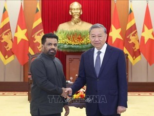 ເລ​ຂາ​ທິ​ການ​ໃຫຍ່ພັກກອມມູນິດ ຫວຽດນາມ ​ຕ້ອນ​ຮັບ​ປະ​ທາ​ນາ​ທິ​ບໍ​ດີ ສີ​ລັງ​ກາ