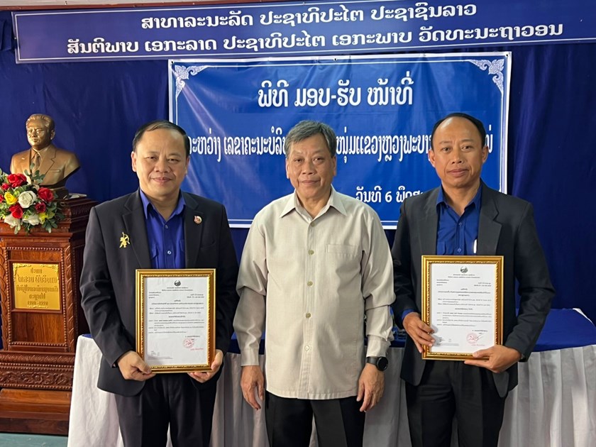ມອບ-ຮັບໜ້າທີ່ ເລຂາຄະນະບໍລິຫານງານຊາວໜຸ່ມແຂວງຫຼວງພະບາງ