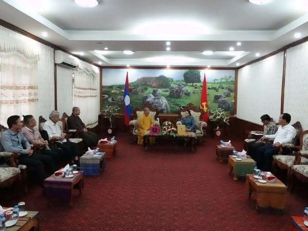 ຄະນະປະຈຳພຸດທະສາສະໜາແຂວງເຫງະອານ ພົບປະ ປະທານແນວລາວສ້າງຊາດແຂວງຊຽງຂວາງ