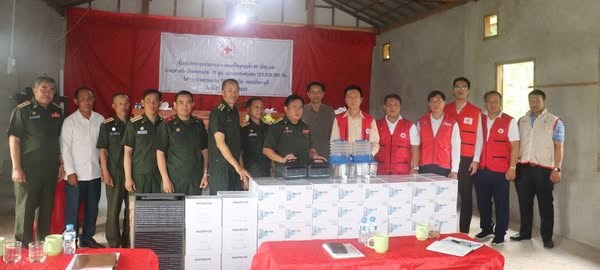 ມອບ-ຮັບເຄື່ອງກອງນໍ້າ 80 ເຄື່ອງ ໃຫ້ກອງຮ້ອຍທະຫານຊາຍແດນ 152