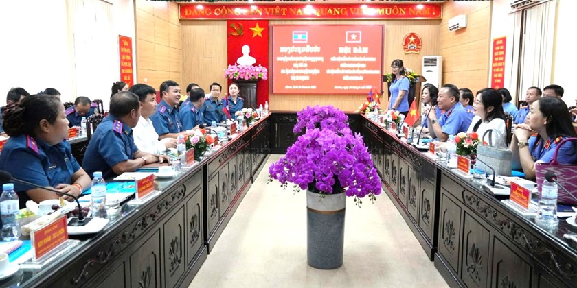 ຫຼວງພະບາງ ແລະ ເຊີນລາ ແລກປ່ຽນບົດຮຽນວຽກງານໄອຍະການປະຊາຊົນ