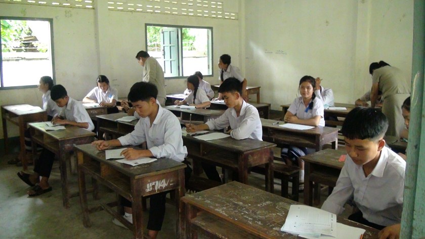 ໂຮງຮຽນມັດທະຍົມສົມບູນເມືອງໂພນໄຊ ສອບເສັງຈົບຊັ້ນ ມ4