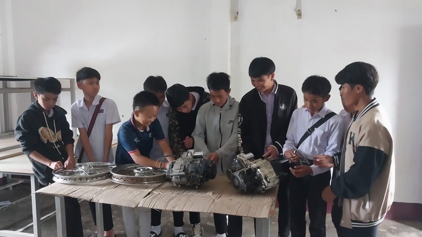 ຈັດຊຸດຝຶກອົບຮົມວິຊາຊີບໄລຍະສັ້ນໃຫ້ນັກຮຽນ ມ4 ແລະ ມ7