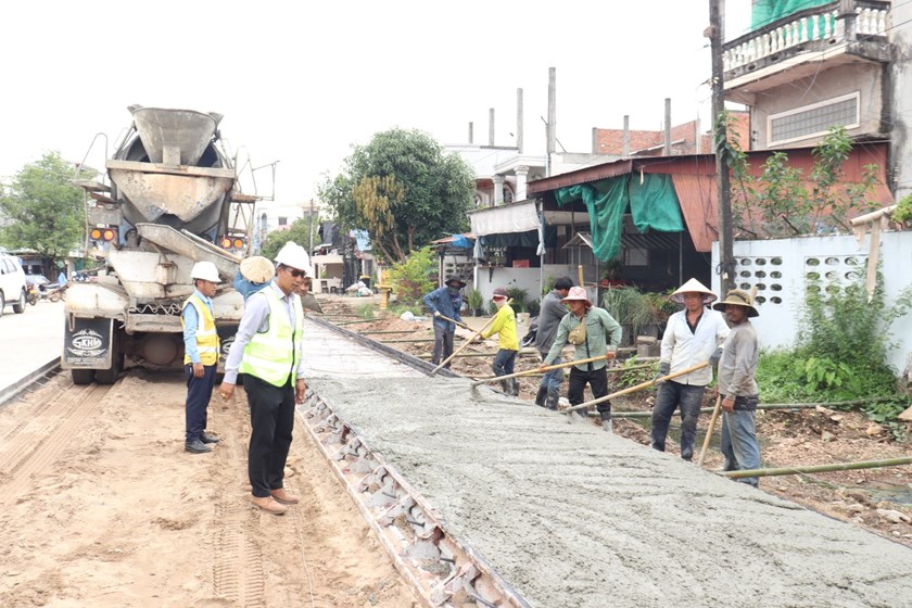 ເສັ້ນທາງເບຕົງ​ ບ້ານໂພນໄຊ ສໍາເລັດ​ແລ້ວ​ 40%