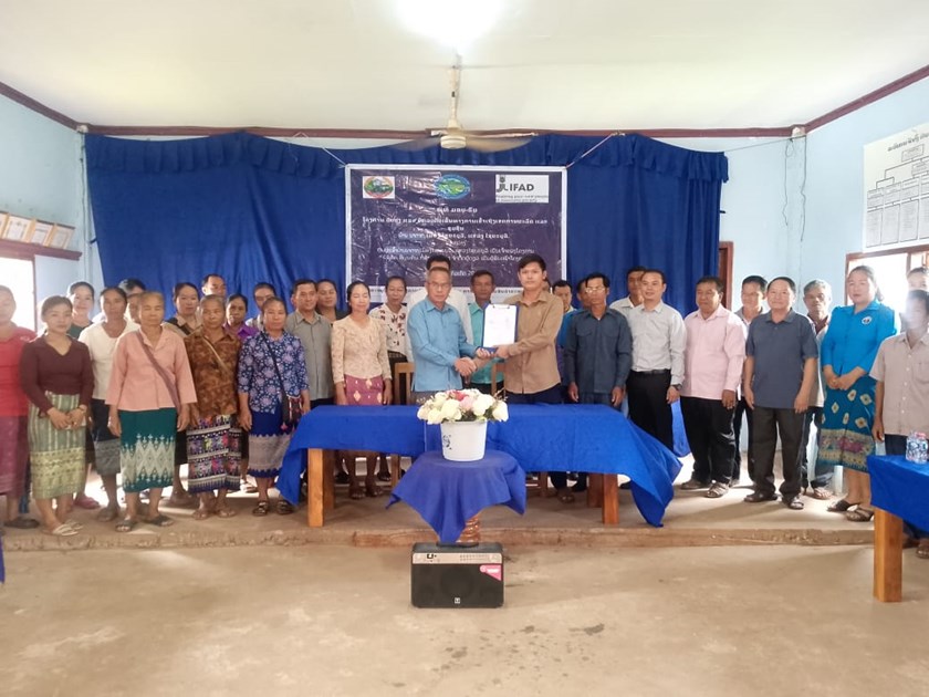 ມອບ-ຮັບໂຄງການກໍ່ສ້າງເສັ້ນທາງ ເຂົ້າພື້ນທີ່ທໍາການຜະລິດ ບ້ານ ນາຕາກ