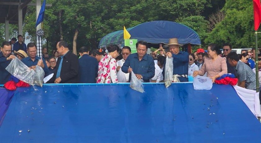 ສະຫວັນນະເຂດ ປ່ອຍປາລົງອ່າງເກັບນໍ້າບຶງວະ 150,000 ໂຕ ແລະ ຈະປ່ອຍປາ-ສັດນໍ້າຕື່ມອີກໃຫ້ໄດ້38 ລ້ານໂຕ