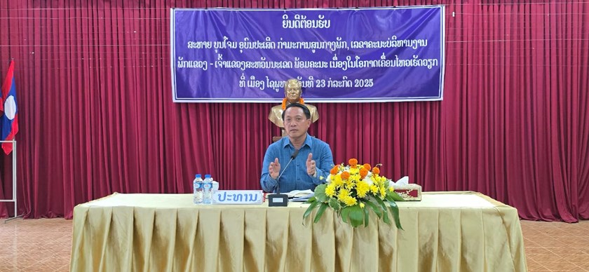 ສະຫາຍເລຂາພັກແຂວງສະຫວັນນະເຂດ ພົບປະໂອ້ລົມພະນັກງານຫຼັກແຫຼ່ງເມືອງໄຊພູທອງ