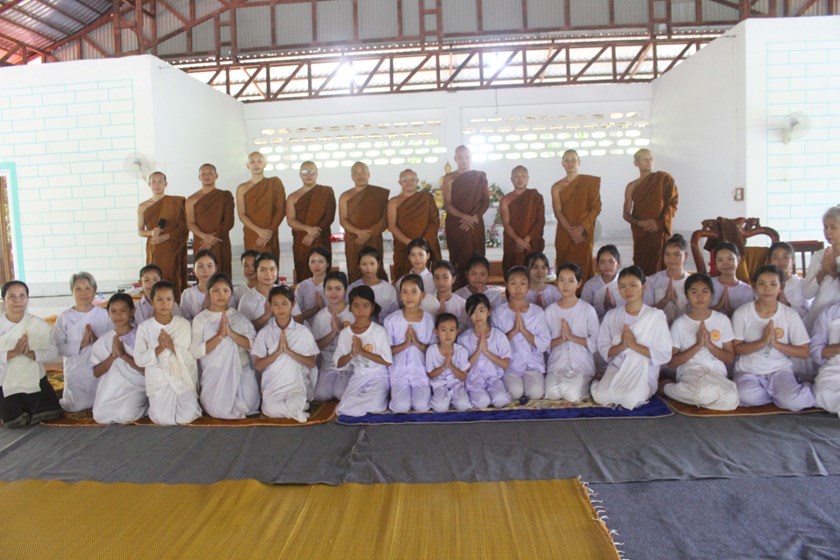 ອົບຮົມທັມມະໃຫ້ເຍົາວະຊົນເມືອງອຸທຸມພອນ