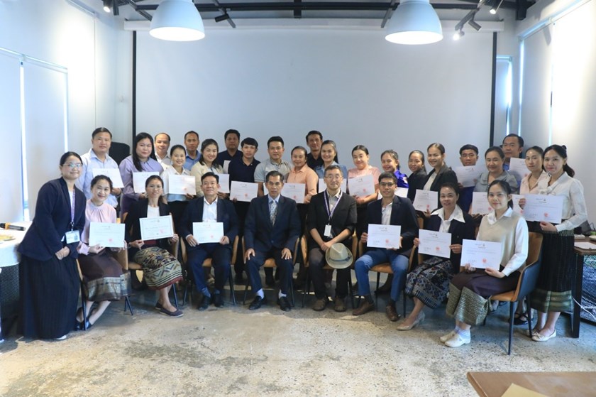 ຄູ-ອາຈານ 10 ໂຮງຮຽນເປົ້າໝາຍ ນວ ສຳເລັດຍົກລະດັບທັກສະການສອນພາສາຍີ່ປຸ່ນ