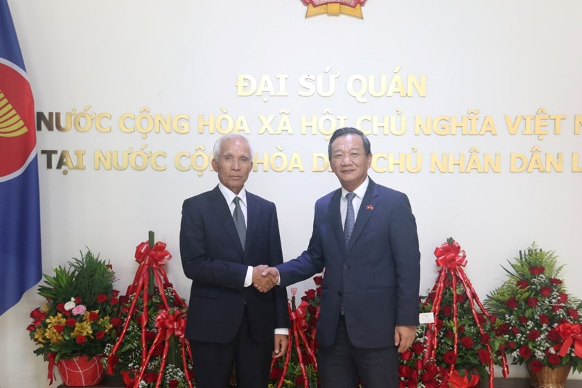 ຄອສພ ​ອວ​ຍ​ພອນເອກອັກຄະລັດຖະທູດ ຫວຽດນາມ ປະຈໍາ ລາວ