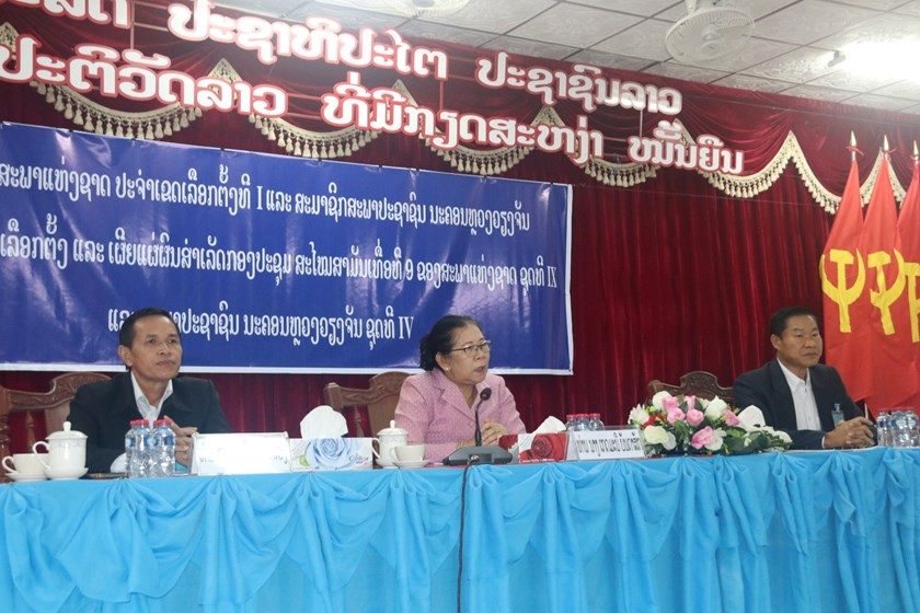 ສສຊ ແລະ ສສ ນວ ລົງພົບປະຜູ້ມີສິດເລືອກຕັ້ງ ຢູ່ເມືອງຫາດຊາຍຟອງ