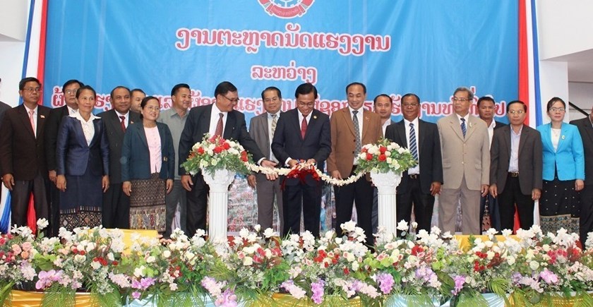 ເຊກອງ ຂຶ້ນທະບຽນ-ອອກບັດໃຫ້ແຮງງານຕ່າງປະເທດໄດ້ 1,858 ເທື່ອຄົນ