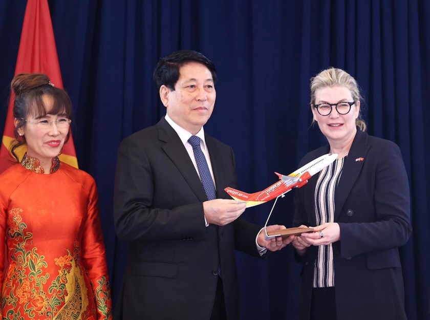 Vietjet ບັນລຸບາດກ້າວສໍາຄັນດ້ວຍເຮືອບິນ Boeing ລຳທຳອິດ, ເສີມສ້າງສາຍພົວພັນລະຫວ່າງສະຫະລັດ​ອາເມຣິກາ - ຫວຽດນາມ