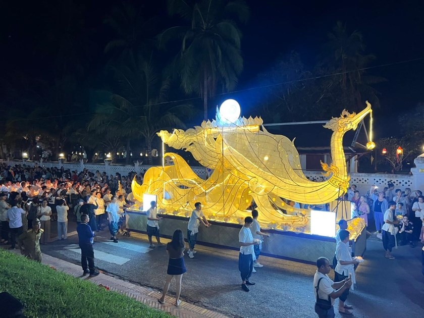 ງານປະກວດເຮືອໄຟງາມ ບຸນອອກພັນສາປະວໍລະນາ ຢູ່ນະຄອນ ຫຼວງພະບາງ