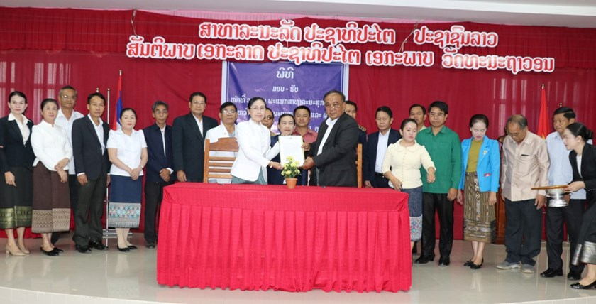 ມອບ-ຮັບໜ້າທີ່ ຫົວໜ້າພະແນກສາທາລະນະສຸກແຂວງເຊກອງ ຜູ້ເກົ່າ ແລະ ຜູ້ໃໝ່