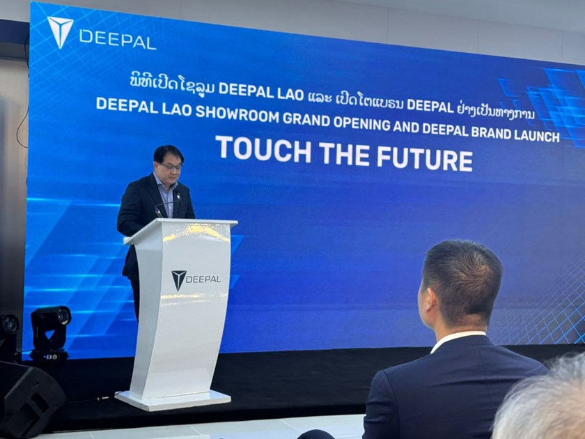 ເປີດວາງສະແດງລົດໄຟຟ້າຫຼູສູ່ໂລກແຫ່ງພະລັງງານສະອາດ