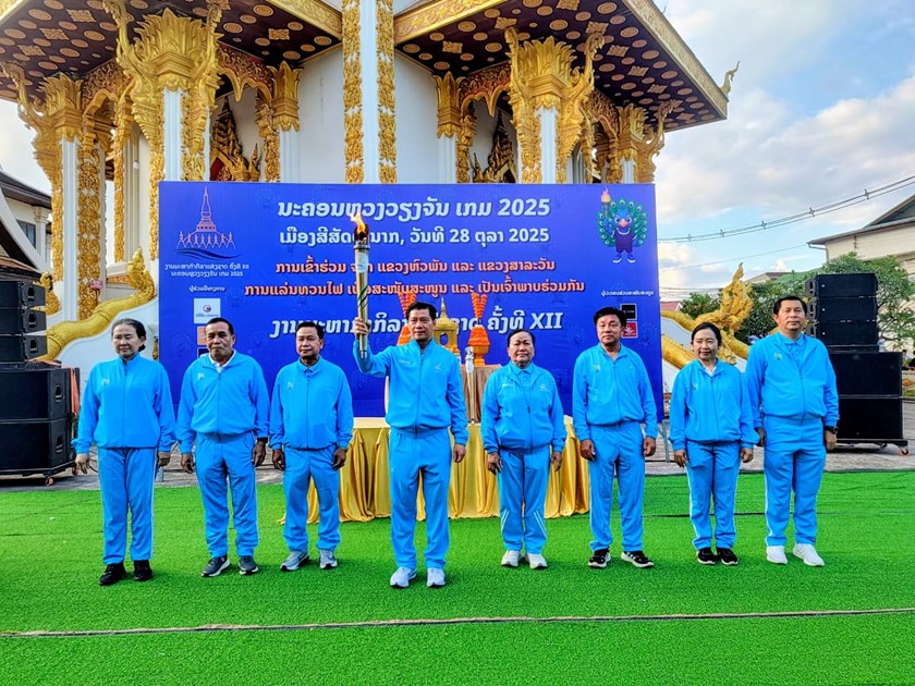 ຂະບວນແຫ່-ແລ່ນທວນໄຟ ສະໜັບສະໜູນງານມະຫະກໍາກິລາແຫ່ງຊາດ ຄັ້ງທີ XII