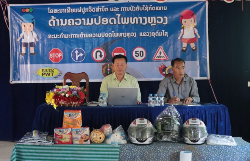 ເພີ່ມທະວີ ວຽກງານຄວາມປອດໄພທາງຫຼວງ ຜ່ານການໂຄສະນາ ແລະ ບັງຄັບໃຊ້ກົດໝາຍ