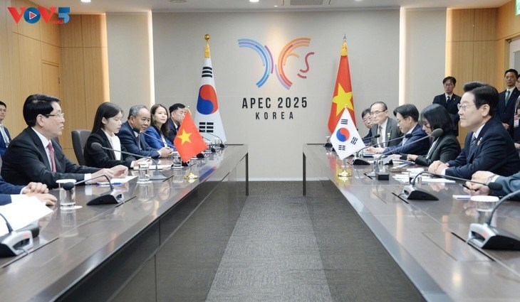 ທ່ານ ເລືອງເກື່ອງ ພົບປະສົນທະນາກັບທ່ານປະທານາທິບໍດີ ສ ເກົາຫຼີ