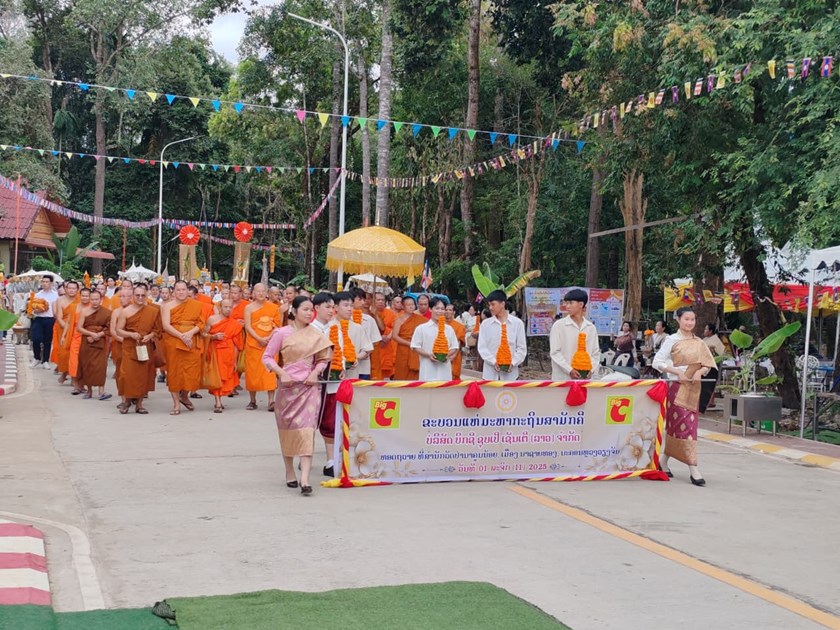 ບິກຊີຊຸບເປີເຊັນເຕີລາວ ຈຳກັດ ສັດທາຫຼັກບຸນກະຖິນ ທີ່ວັດປ່ານາຄູນນ້ອຍ