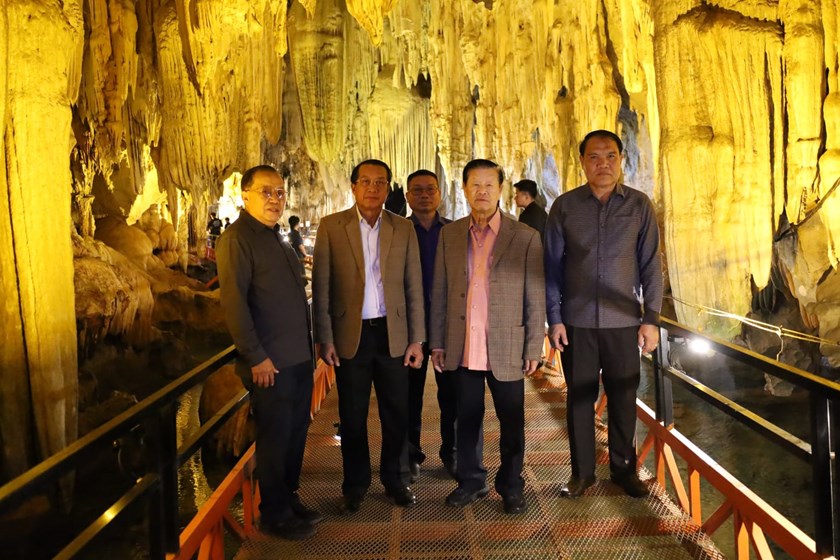 ອະດີດຮອງນາຍົກລັດຖະມົນຕີ ຢ້ຽມຊົມສະຖານທີ່ທ່ອງທ່ຽວ ບຶງໜອງເທົາ ແລະ ຖໍ້າປາເຊືອມ