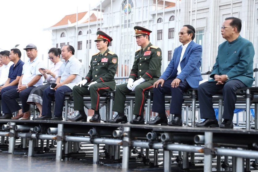 ກຳລັງ ປກຊ-ປກສ ຊ້ອມເດີນສວນສະໜາມສະຫຼອງວັນຊາດທີ 2 ທັນວາ ຄົບຮອບ 50 ປີ