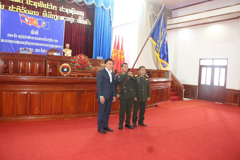 ພະແນກຊາວໜຸ່ມ ກອງບັນຊາການທະຫານ ແຂວງຫຼວງພະບາງ ໄດ້ຮັບທຸງໄຊນຳໜ້າ ຂະບວນການແຂ່ງຂັນ 4 ບຸກ