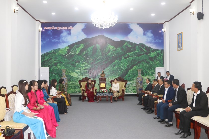 ອຳນວຍການໂຮງຮຽນທິດສະດີການເມືອງ ແລະ ການປົກຄອງແຂວງເຊິນລາ ພົບປະການນໍາແຂວງໄຊສົມບູນ.