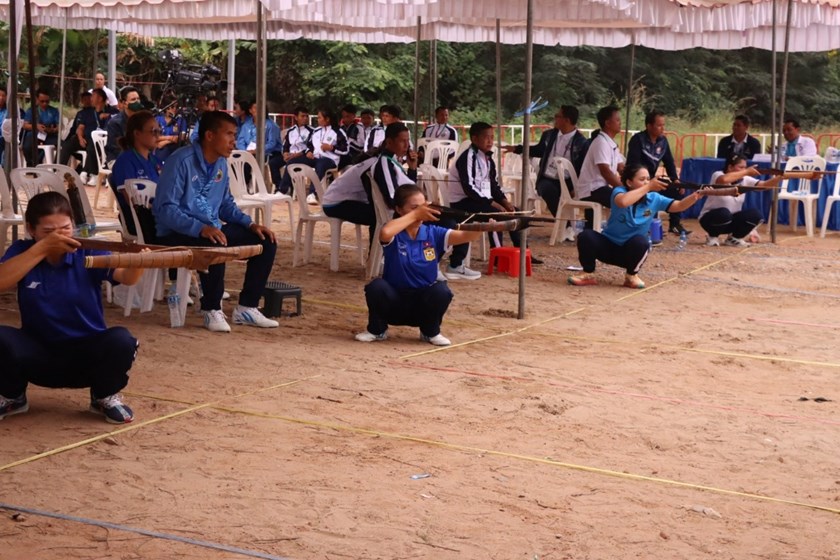 ມອບຫຼຽນ ກິລາໜ້າເກັກງານມະຫະກຳກິລາແຫ່ງຊາດຄັ້ງທີ XII