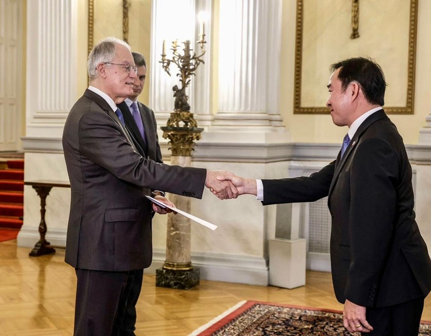 ທ່ານ ດາວວີ ວົງໄຊ ຍື່ນສານຕາຕັ້ງຕໍ່ ປະທານາທິບໍດີ ສ ເກຣັກ