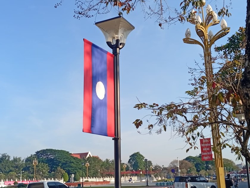 ນວ ປະດັບປະດາຂໍ່ານັບຮັບຕ້ອນວັນຊາດທີ 2 ທັນວາຄົບຮອບ 50 ປີ