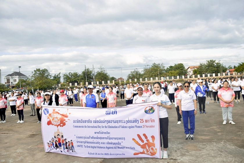 ສາລະວັນຈັດກິດຈະກຳອອກກຳລັງກາຍເພື່ອສຸຂະພາບ ລະນຶກວັນສາກົນລຶບລ້າງຄວາມຮຸນແຮງຕໍ່ແມ່ຍິງ ແລະ ເດັກຍິງ