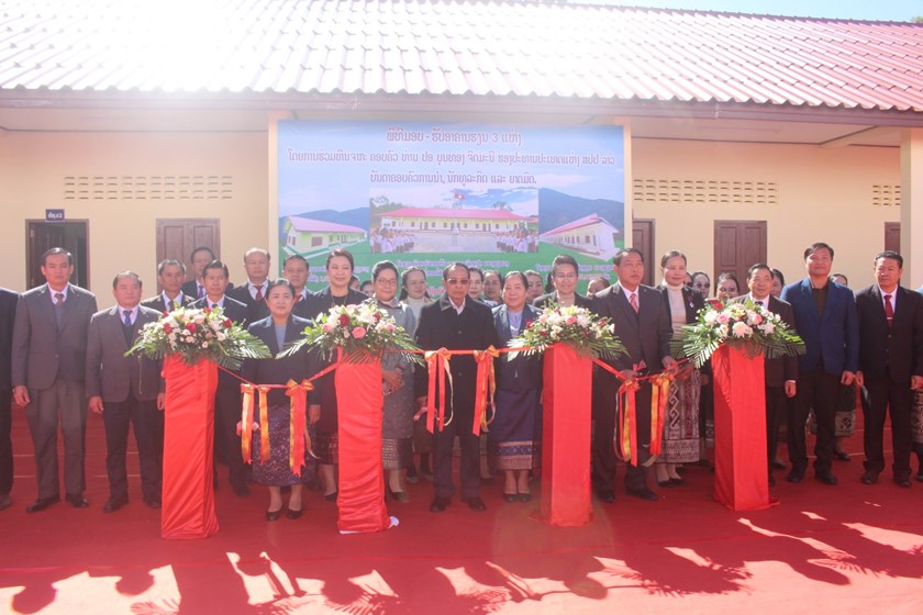 ມອບ-ຮັບອາຄານຮຽນມັດທະຍົມຕອນຕົ້ນລາດບວກແລະດອນຄຳ