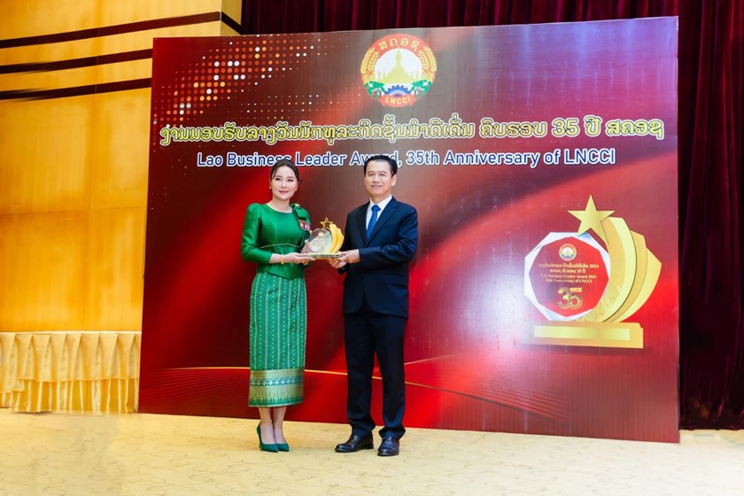 ສະຖາບັນການເງິນຈຸລະພາກທີ່ຮັບເງິນຝາກສາຍໃຍສຳພັນໄດ້ຮັບລາງວັນນັກທຸລະກິດຊັ້ນນຳດີເດັ່ນ