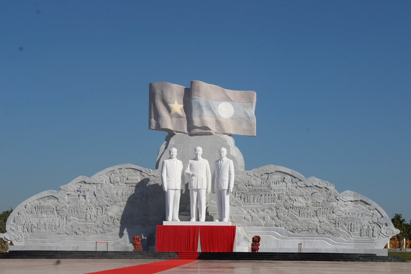 ເປີດການນຳໃຊ້ສວນສາທາລະນະມິດຕະພາບ ລາວ-ຫວຽດນາມ