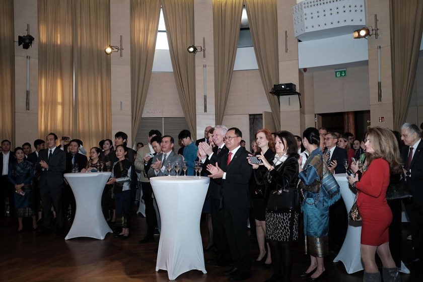 ທູດລາວປະຈຳ ຮົງກາຣີ ສະເຫຼີມສະຫຼອງວັນຊາດ ທີ 2 ທັນວາ ຄົບຮອບ 50 ປີ