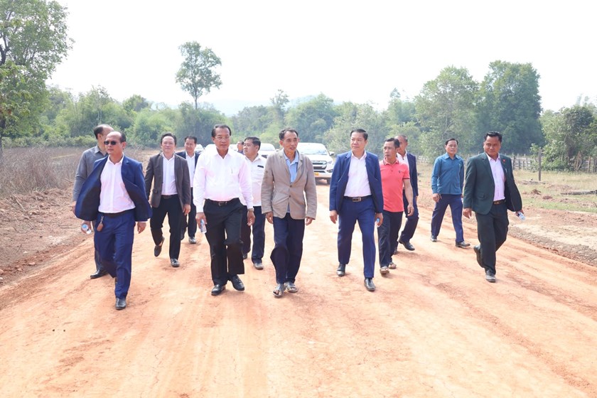 ໂຄງການກໍ່ສ້າງເສັ້ນທາງປູຢາງ 2 ຊັ້ນ ບ້ານຜາຫອຍ ຫາ ບ້ານແກ້ງຈອນ ມີຄວາມຄືບໜ້າ 39.06%