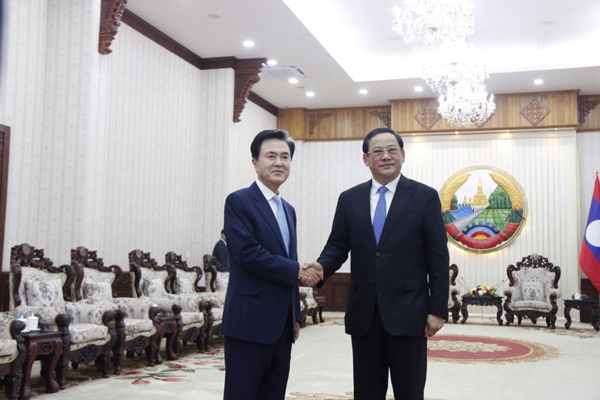 ທ່ານ ສອນໄຊ ສີພັນດອນ ຕ້ອນຮັບການເຂົ້າຢ້ຽມຂໍ່ານັບຂອງຄະນະຜູ້ແທນ ສ.ເກົາຫຼີ