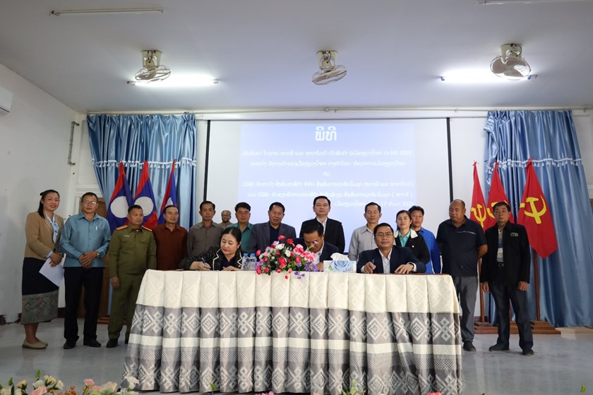 ເຊັນສັນຍາໂຄງການປູກໝາກອຶ, ສາລີ ແລະ ໝາກຖົ່ວເບີ