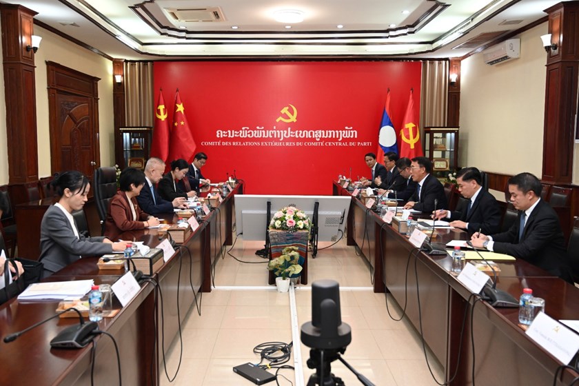 ຫົວໜ້າ ຄະນະພົວພັນຕ່າງປະເທດ ລາວ-ຈີນ ພົບປະ ແລະ ລົງນາມ ແຜນການຮ່ວມມືສອງພັກ