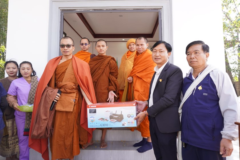 ມອບ-ຮັບ ໂຮງເຢັນ ແລະ ອຸປະກອນການແພດ ໂຮງໝໍເມືອງປາກຊ່ອງ