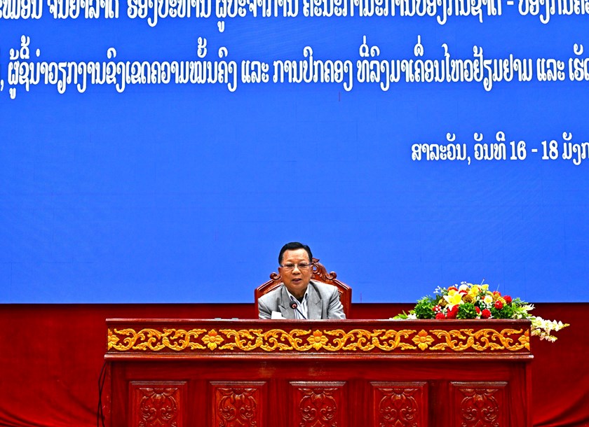 ສະຫາຍ ພົນເອກ ຈັນສະໝອນ ຈັນຍາລາດ ພົບປະໂອ້ລົມ ຕໍ່ການນຳ ແຂວງສາລະວັນ